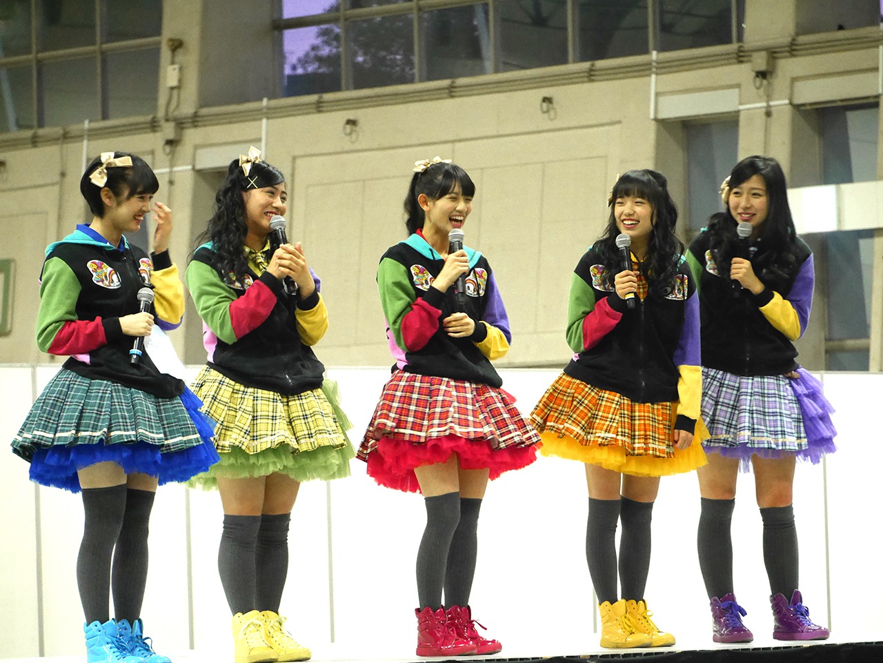 「路上デビュー5年目プラスワン チームしゃちほこ 大トーク祭り」の様子。（写真提供：ワーナーミュージック・ジャパン）