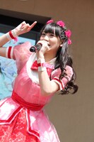 秋本帆華（写真提供：ワーナーミュージック・ジャパン）