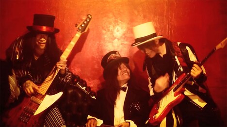 LIFE IS GROOVEの新たなミュージックビデオのワンシーン。