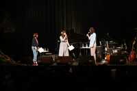 左から小山奈々子代表、南波志帆、市川和則。