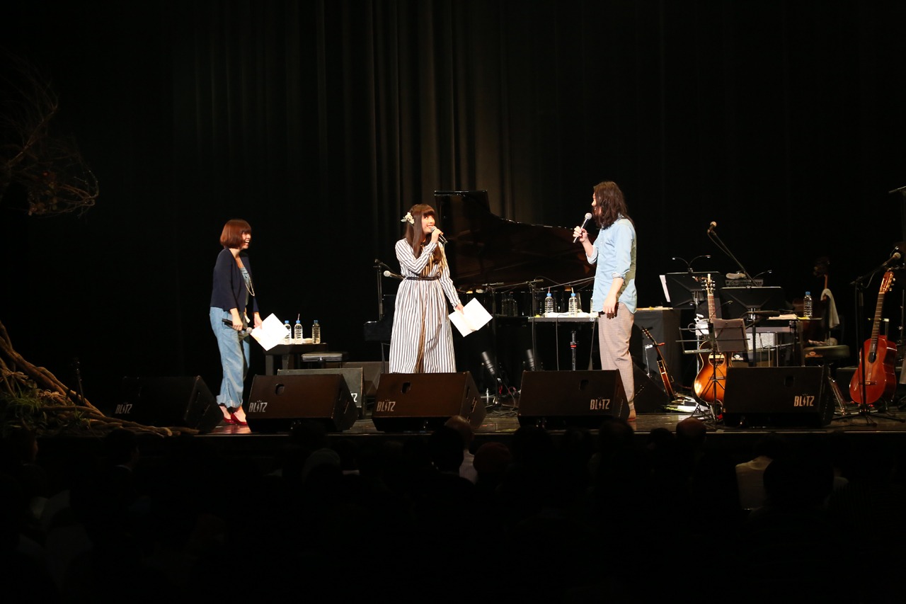 左から小山奈々子代表、南波志帆、市川和則。