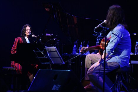 トークを行う大橋トリオと市川和則。