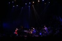 4月8日に東京・赤坂BLITZで行われた「羊毛とおはなの日」の様子。