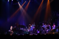 4月8日に東京・赤坂BLITZで行われた「羊毛とおはなの日」の様子。