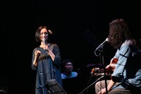 左からAnn Sally、市川和則。