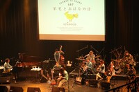 4月8日に東京・赤坂BLITZで行われた「羊毛とおはなの日」の様子。