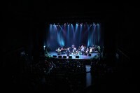 4月8日に東京・赤坂BLITZで行われた「羊毛とおはなの日」の様子。