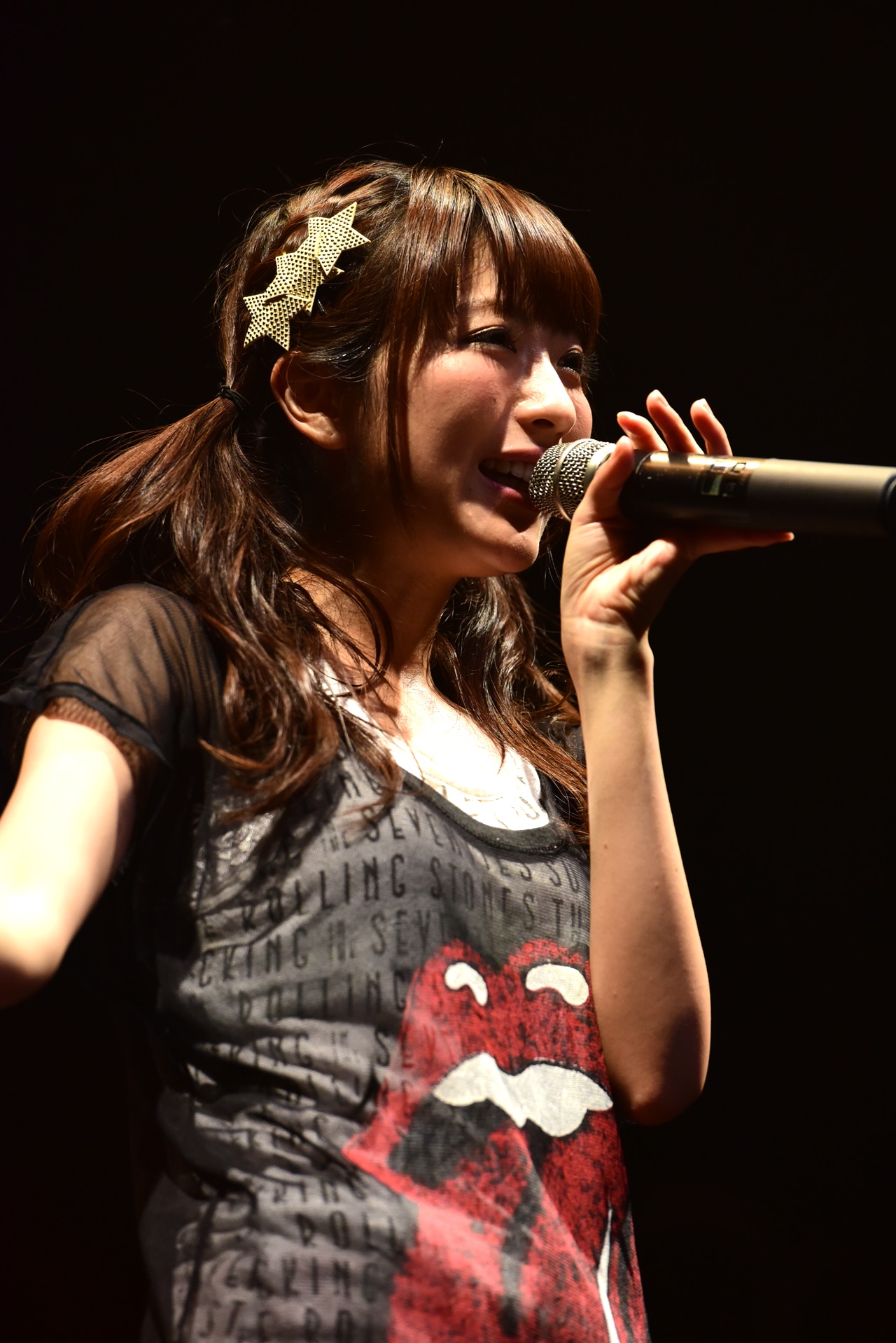 「すけべろまいにゃ」衣装で登場した小桃音まい。