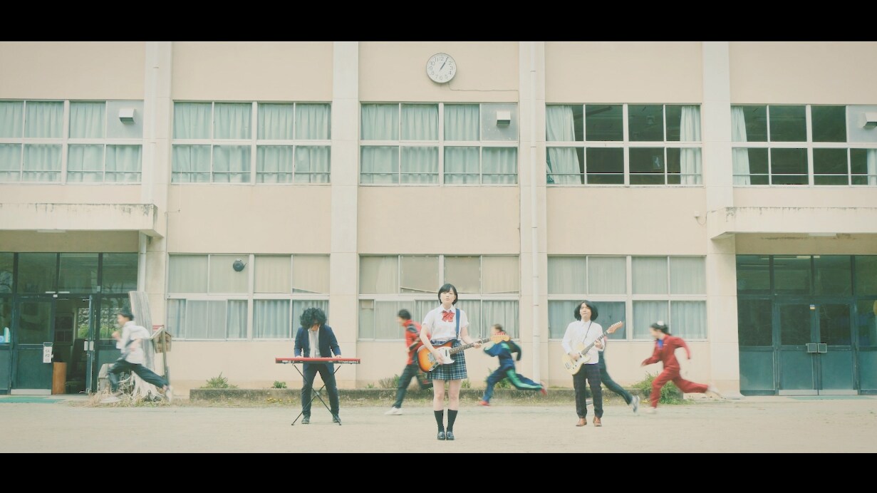 制服姿の藤岡みなみ歌う「脱水少女」MV公開＆関西ライブ決定