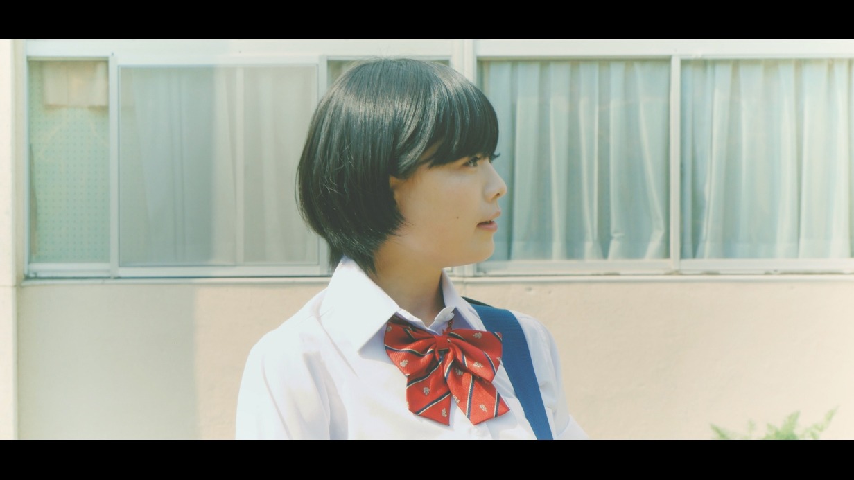 藤岡みなみ＆ザ・モローンズ「脱水少女」MVのワンシーン。