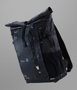 作品集「RASTERIZE」より、PUMAからリリースされるGraphersRockデザインのリュック。