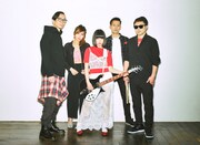 MAGI(c)PEPA。左から村田シゲ(B / □□□)、杉田未央(Key)、吉田凜音(Vo)、山形知也(G / I HATE MONDAYS)、西寺郷太(Dr, Cho, Programming / NONA REEVES)。
