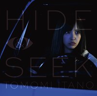 板野友美「HIDE & SEEK」のぞきめ盤Iジャケット（KING e-SHOP限定販売）