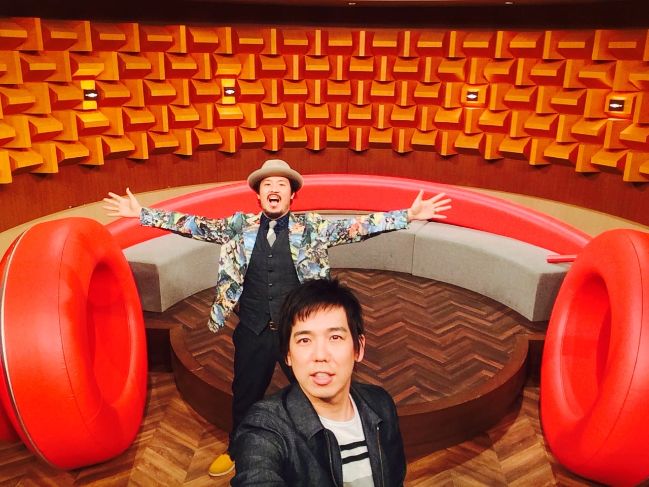 スキマスイッチ「バズリズム」で思い出の三軒茶屋を紹介