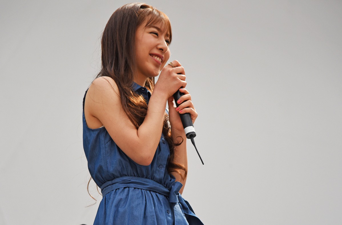 板野成美