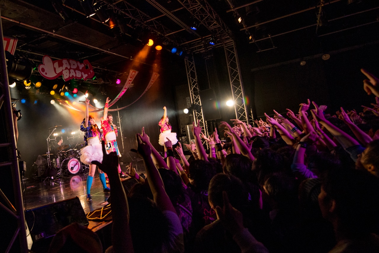 LADYBABY「1st JAPANワンマンライブ 2016 ～世界のルールを変えちゃおう～」の様子。（提供：クリアストーン）