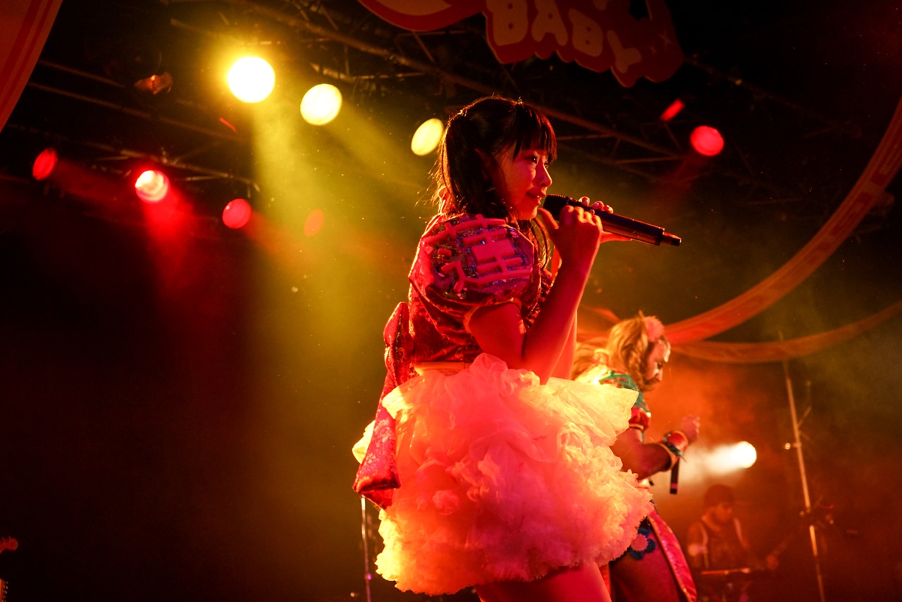 LADYBABY「1st JAPANワンマンライブ 2016 ～世界のルールを変えちゃおう～」の様子。（提供：クリアストーン）