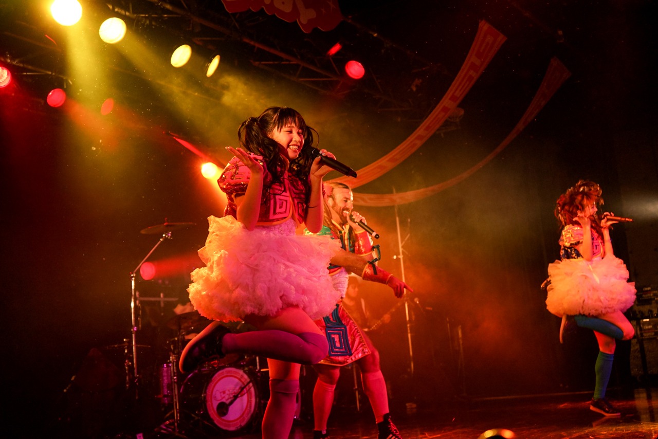 LADYBABY「1st JAPANワンマンライブ 2016 ～世界のルールを変えちゃおう～」の様子。（提供：クリアストーン）