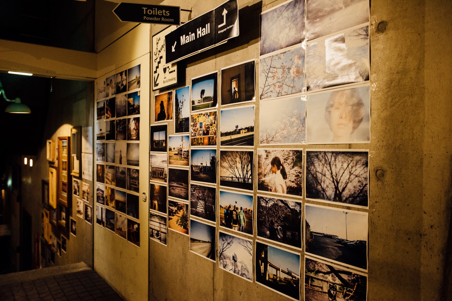 「Dubbing 09」当日、WWWではあら恋と親交の深い写真家・タイコウクニヨシの写真展も実施された。