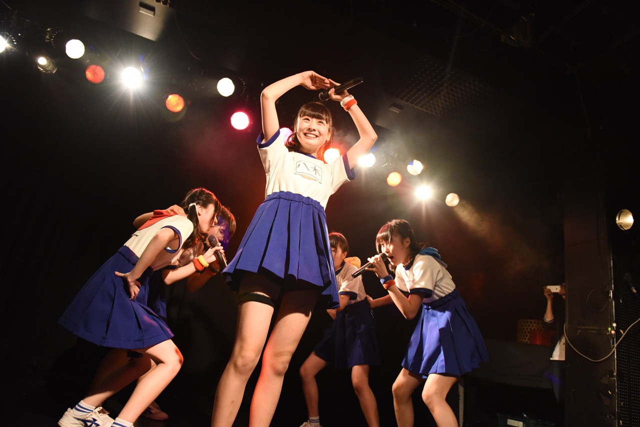 ぷちぱすぽ☆によるライブの様子。