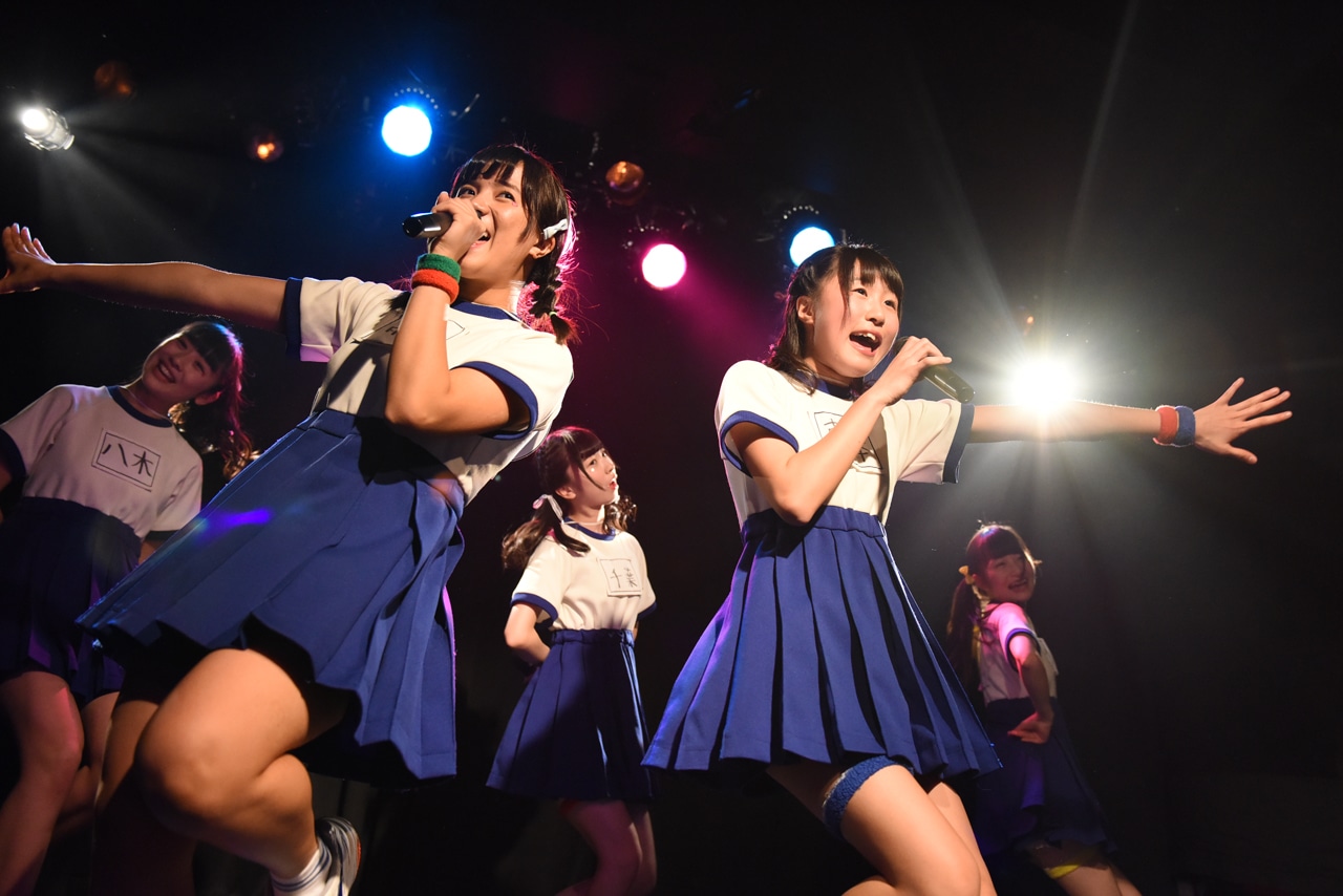 ぷちぱすぽ☆によるライブの様子。