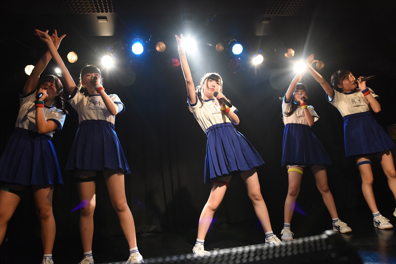 ぷちぱすぽ☆によるライブの様子。