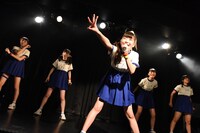 ぷちぱすぽ☆によるライブの様子。