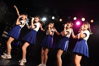 ぷちぱすぽ☆によるライブの様子。