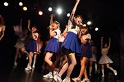 玉入れ対決に勝利し「全力スイマー」を歌唱するぷちぱすぽ☆。