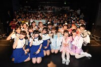 エンディングの記念撮影の様子。