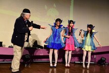 Cupitronの衣装について説明する松本零士（左端）。