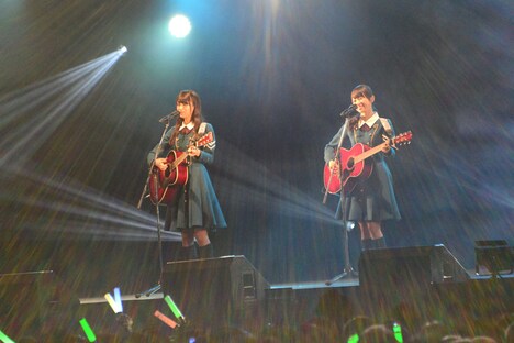 ゆいちゃんずによるパフォーマンスの様子。