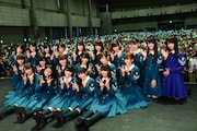 人気画像2位は「欅坂46が初の全国握手会開催、来場者数にメンバー絶句『1万人……!』」より、欅坂46。