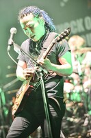 dEnkA（G）（撮影：橋本塁［SOUND SHOOTER］）