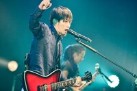 w-shun（Vo, G）（撮影：橋本塁［SOUND SHOOTER］）