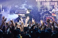 w-shun（Vo, G）（撮影：橋本塁［SOUND SHOOTER］）