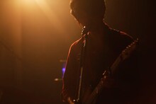 平井拓郎（Vo, G）（撮影：ハヤシサトル）