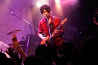 平井拓郎（Vo, G）（撮影：ハヤシサトル）