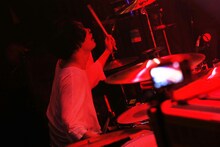 タカギ皓平（Dr）（撮影：ハヤシサトル）