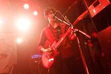 平井拓郎（Vo, G）（撮影：ハヤシサトル）