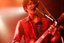 平井拓郎（Vo, G）（撮影：ハヤシサトル）