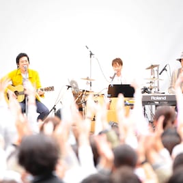 雨男なのに晴天に!スキマスイッチのラゾーナ川崎ライブで周囲360度から大歓声