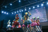 仮面女子のステージの様子。