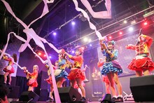 仮面女子のステージの様子。