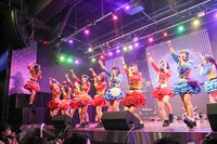 仮面女子のステージの様子。