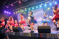 仮面女子のステージの様子。