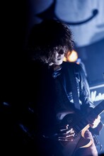 亀本寛貴 （G / GLIM SPANKY）（撮影：上飯坂一）