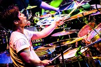 桜井誠（Dr）（撮影：浜野カズシ）