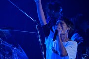 UVERworld、アニバーサリーイヤーを彩った「女祭り」パッケージ化