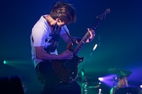 2015年9月に東京・国立代々木競技場第一体育館で行われた結成15周年およびメジャーデビュー10周年ライブの様子。（写真提供：ソニー・ミュージックレコーズ）